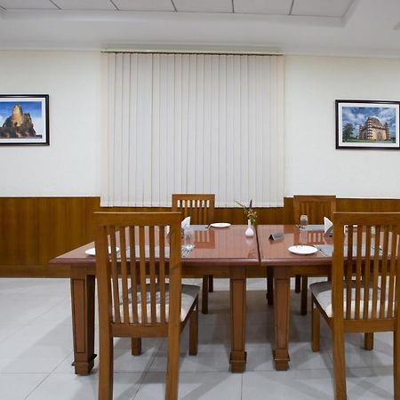 Kstdc Kumarakrupa Hotel Bangalore Extérieur photo