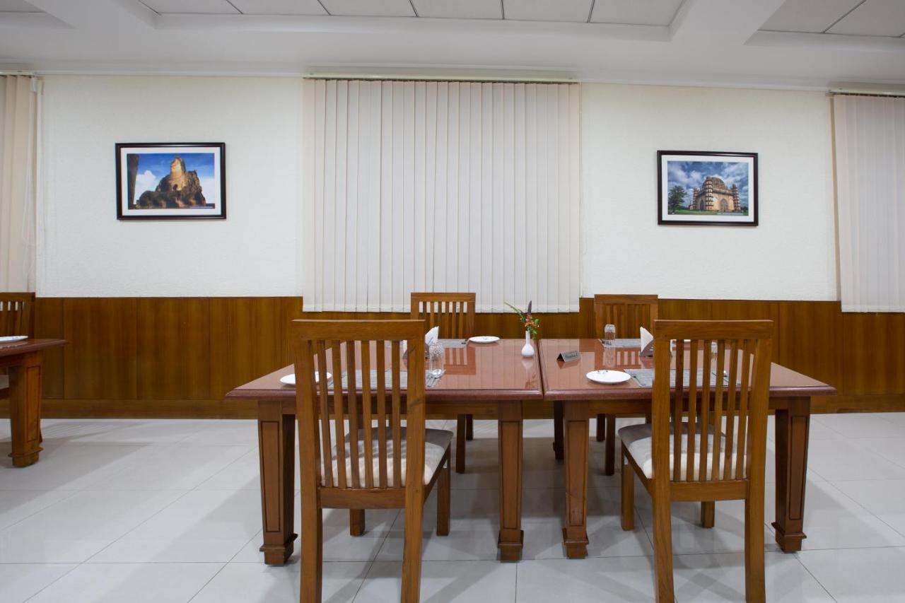 Kstdc Kumarakrupa Hotel Bangalore Extérieur photo