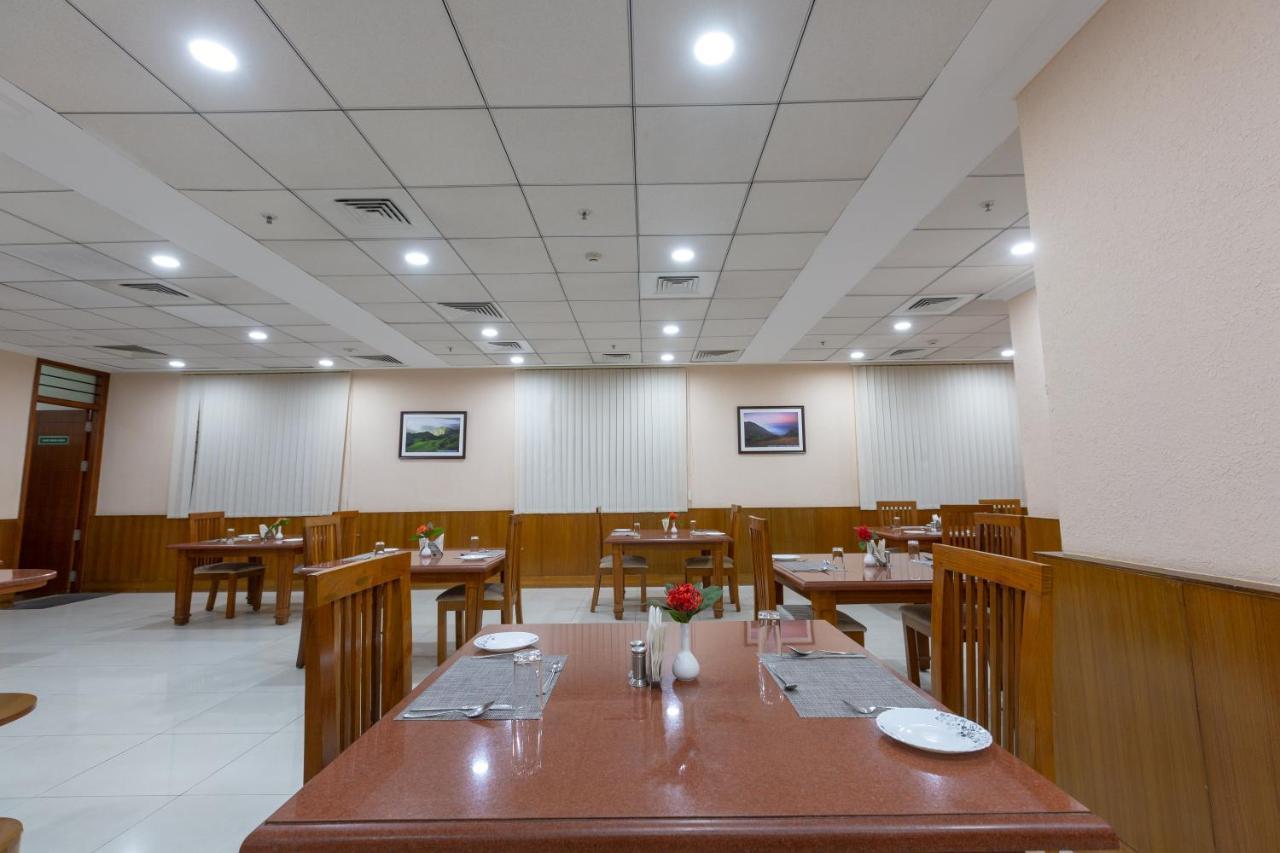 Kstdc Kumarakrupa Hotel Bangalore Extérieur photo