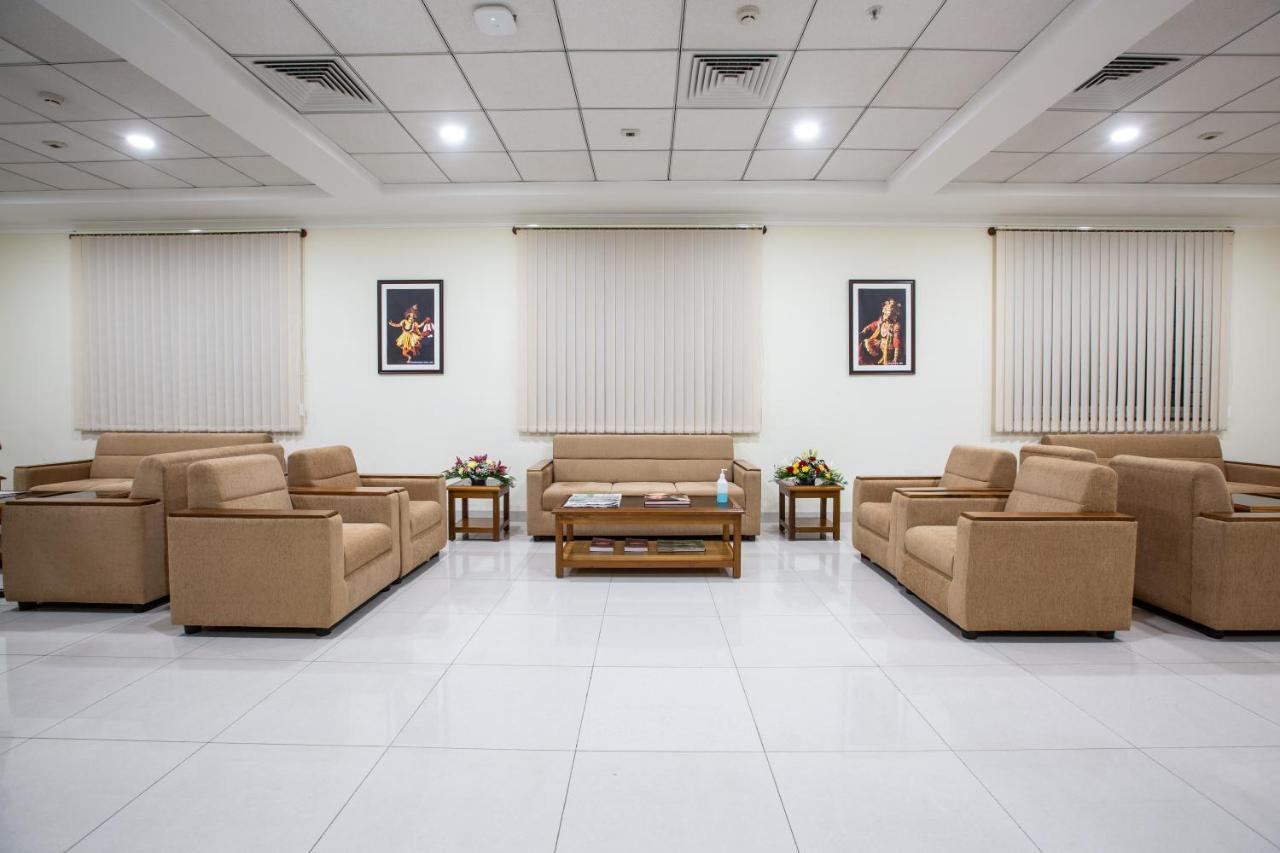 Kstdc Kumarakrupa Hotel Bangalore Extérieur photo