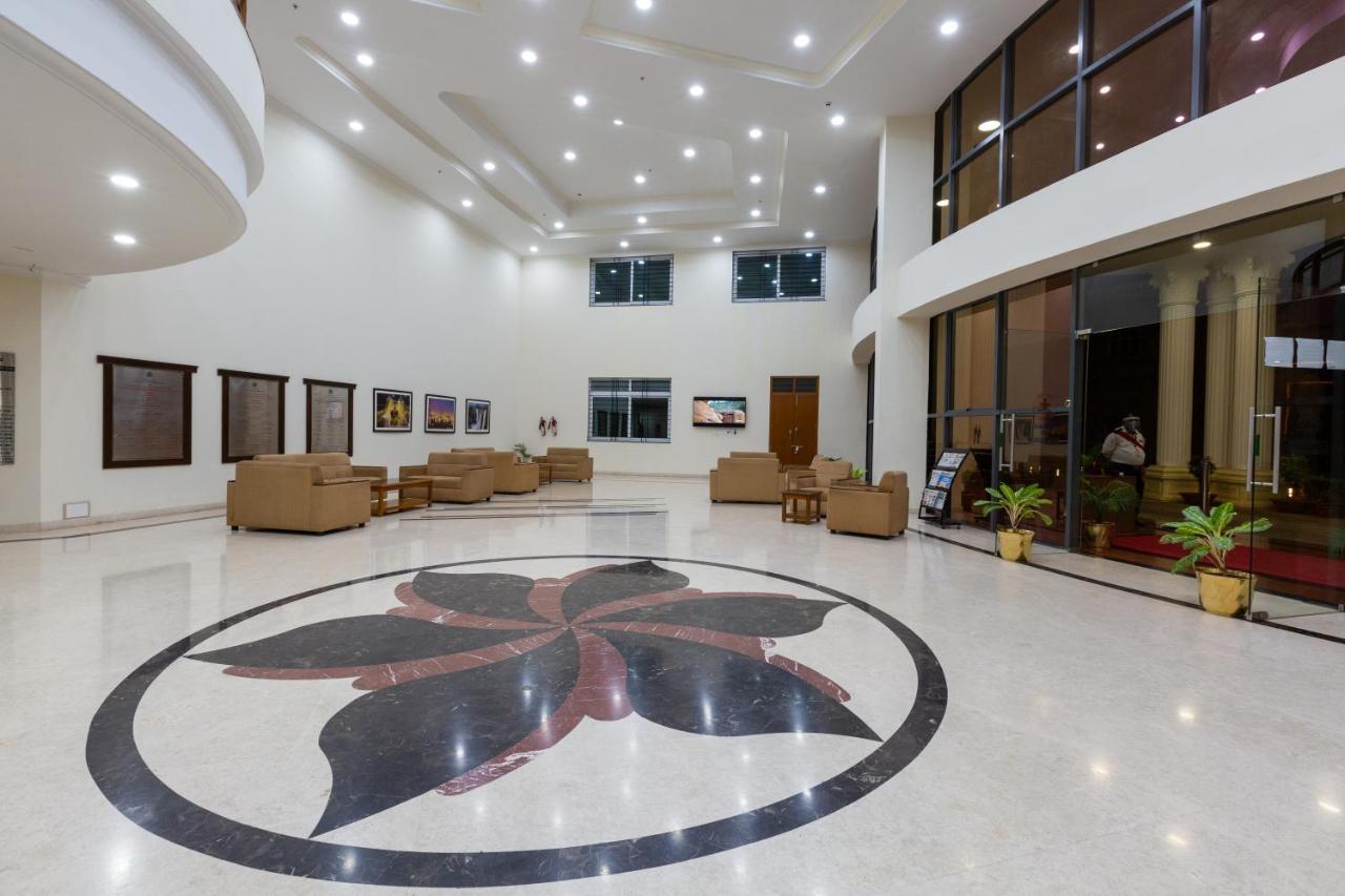 Kstdc Kumarakrupa Hotel Bangalore Extérieur photo