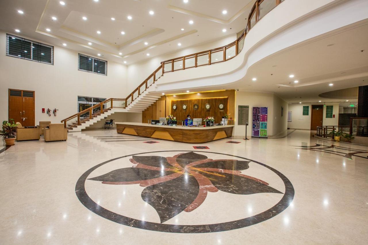 Kstdc Kumarakrupa Hotel Bangalore Extérieur photo