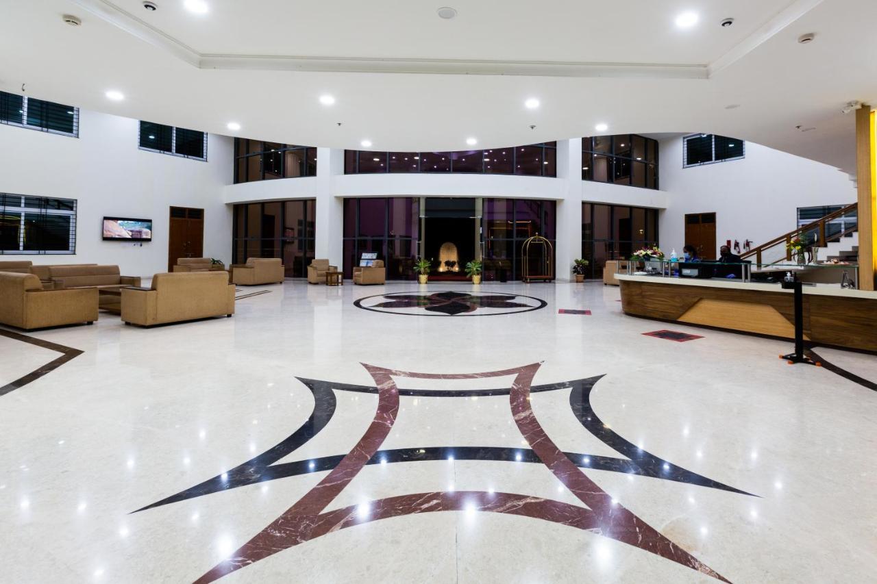 Kstdc Kumarakrupa Hotel Bangalore Extérieur photo