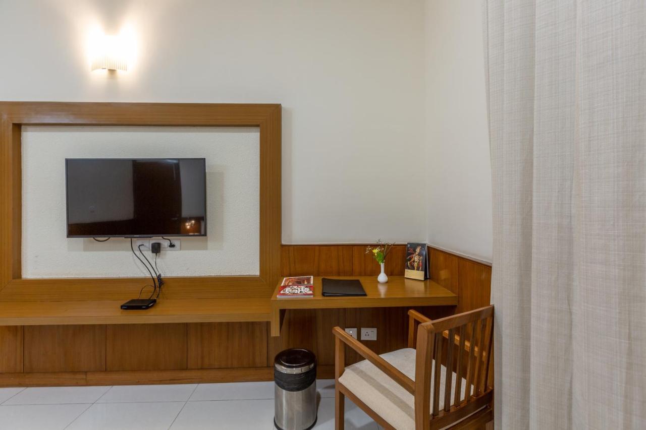 Kstdc Kumarakrupa Hotel Bangalore Extérieur photo