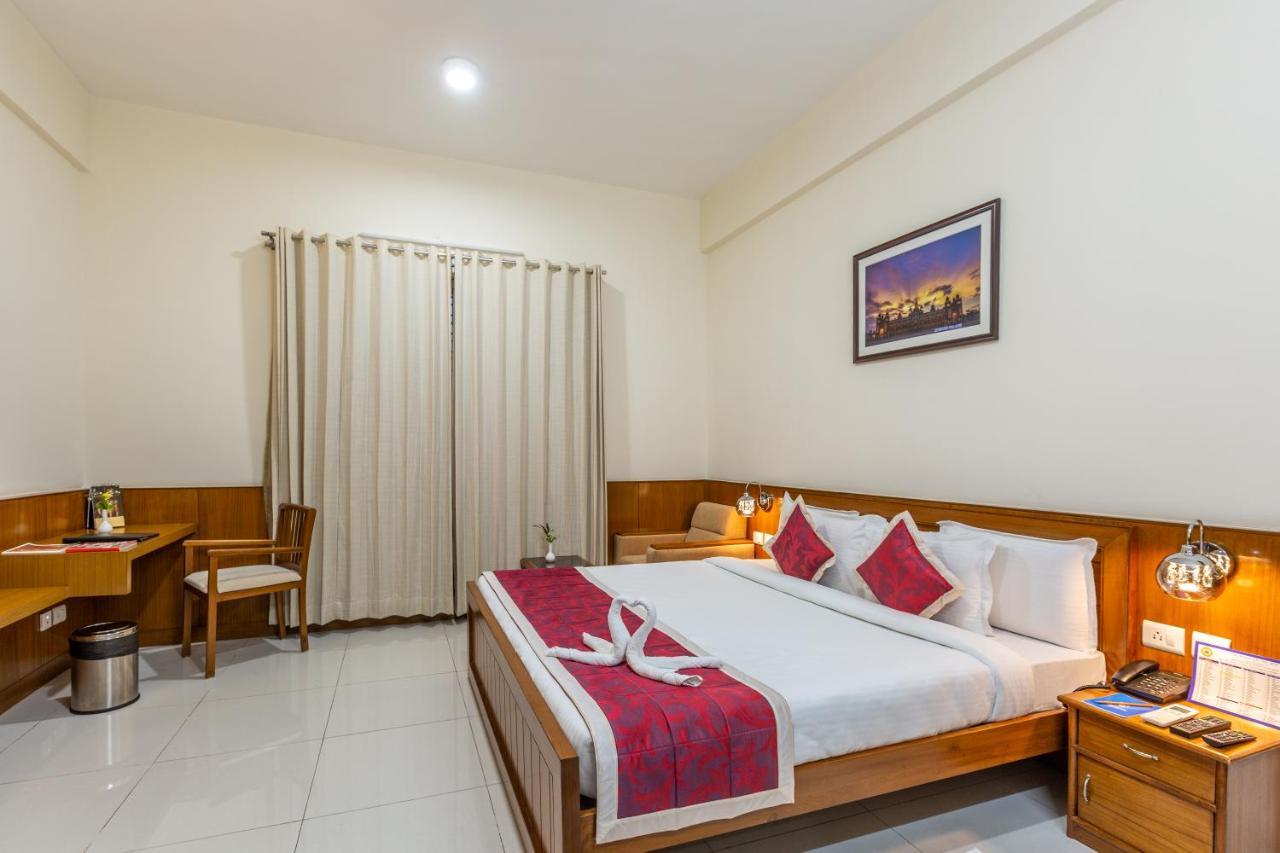 Kstdc Kumarakrupa Hotel Bangalore Extérieur photo