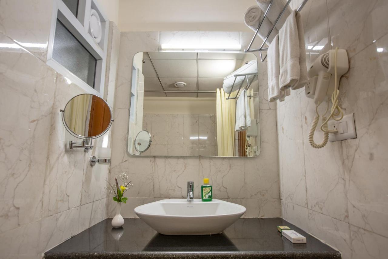 Kstdc Kumarakrupa Hotel Bangalore Extérieur photo