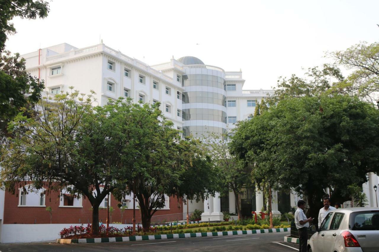 Kstdc Kumarakrupa Hotel Bangalore Extérieur photo